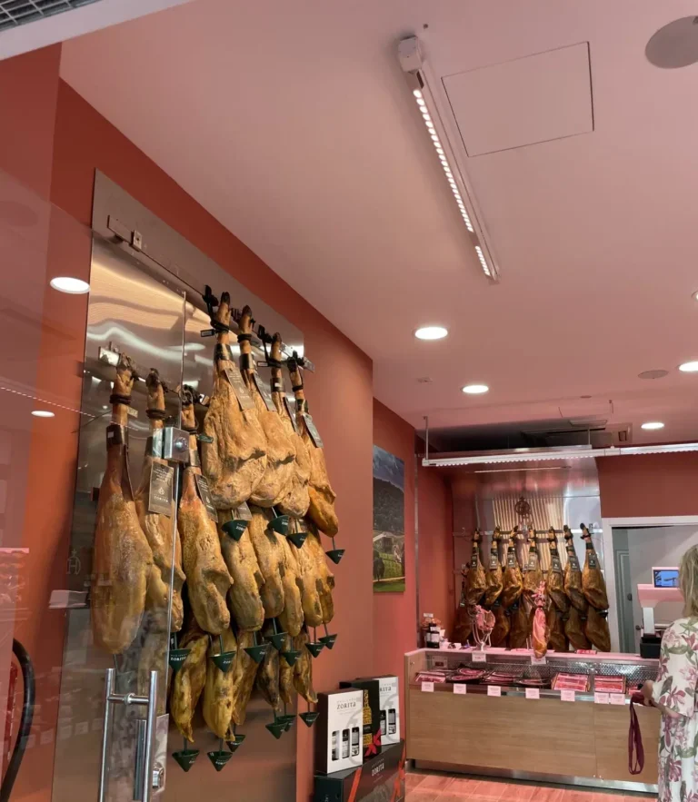 iluminación de vitrina desde techo