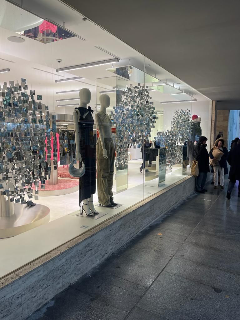 Iluminación exterior escaparate para tienda de moda