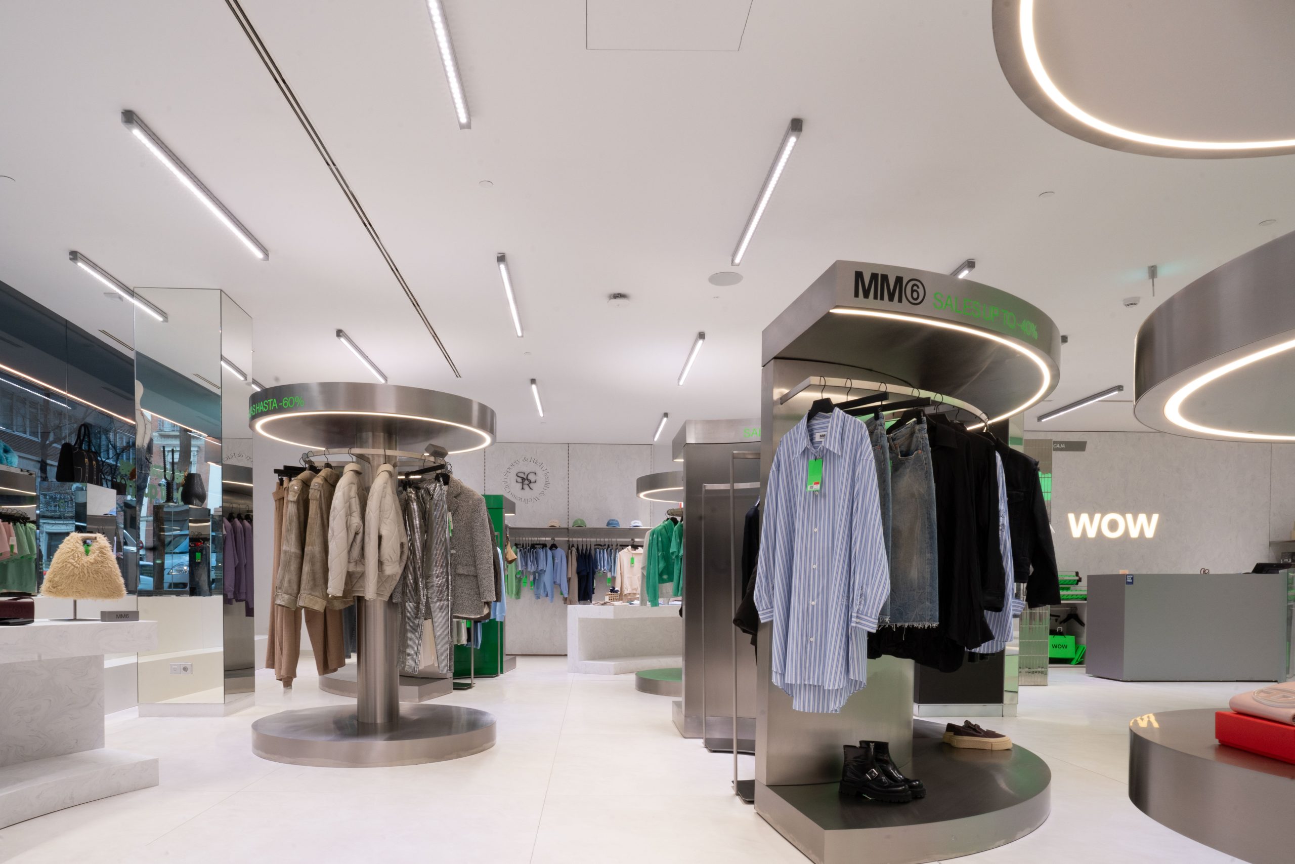 Iluminación exterior escaparate para tienda de moda