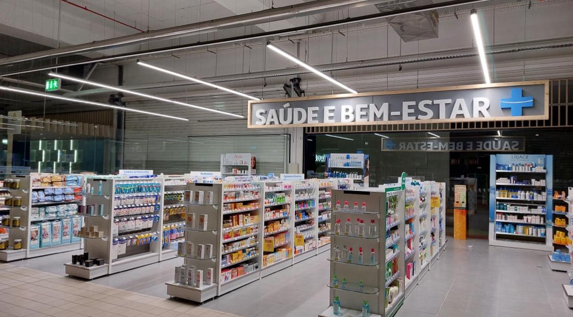 luz adecuada pasillos de supermercados