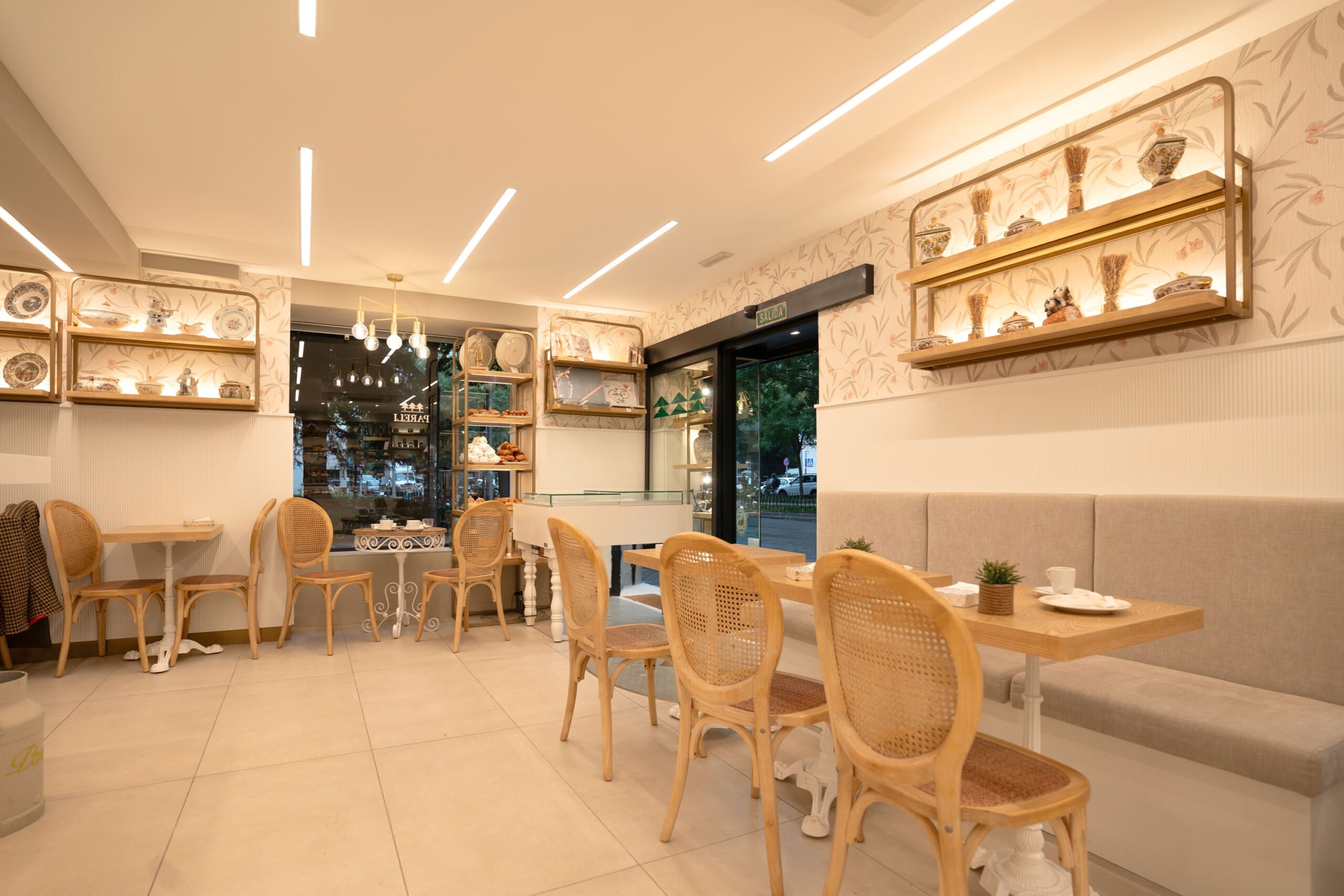 Tendencias de iluminación para cafeterías 2026-2027 | Luzco iluminacion
