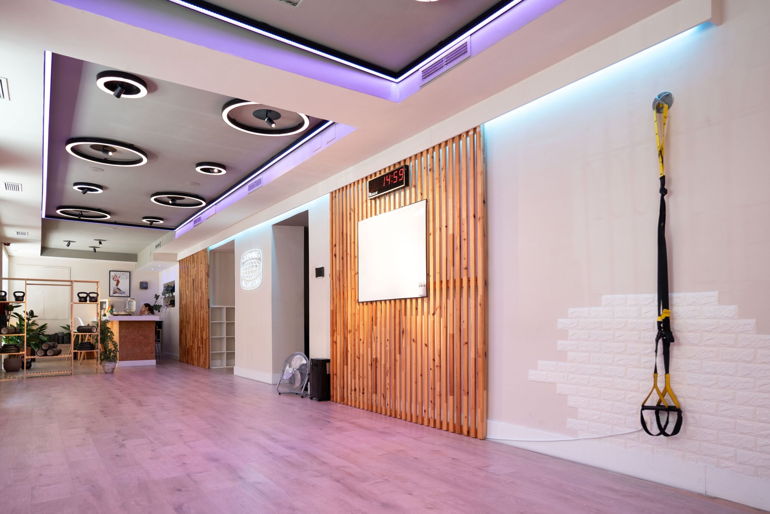Iluminación para centro de pilates suelo