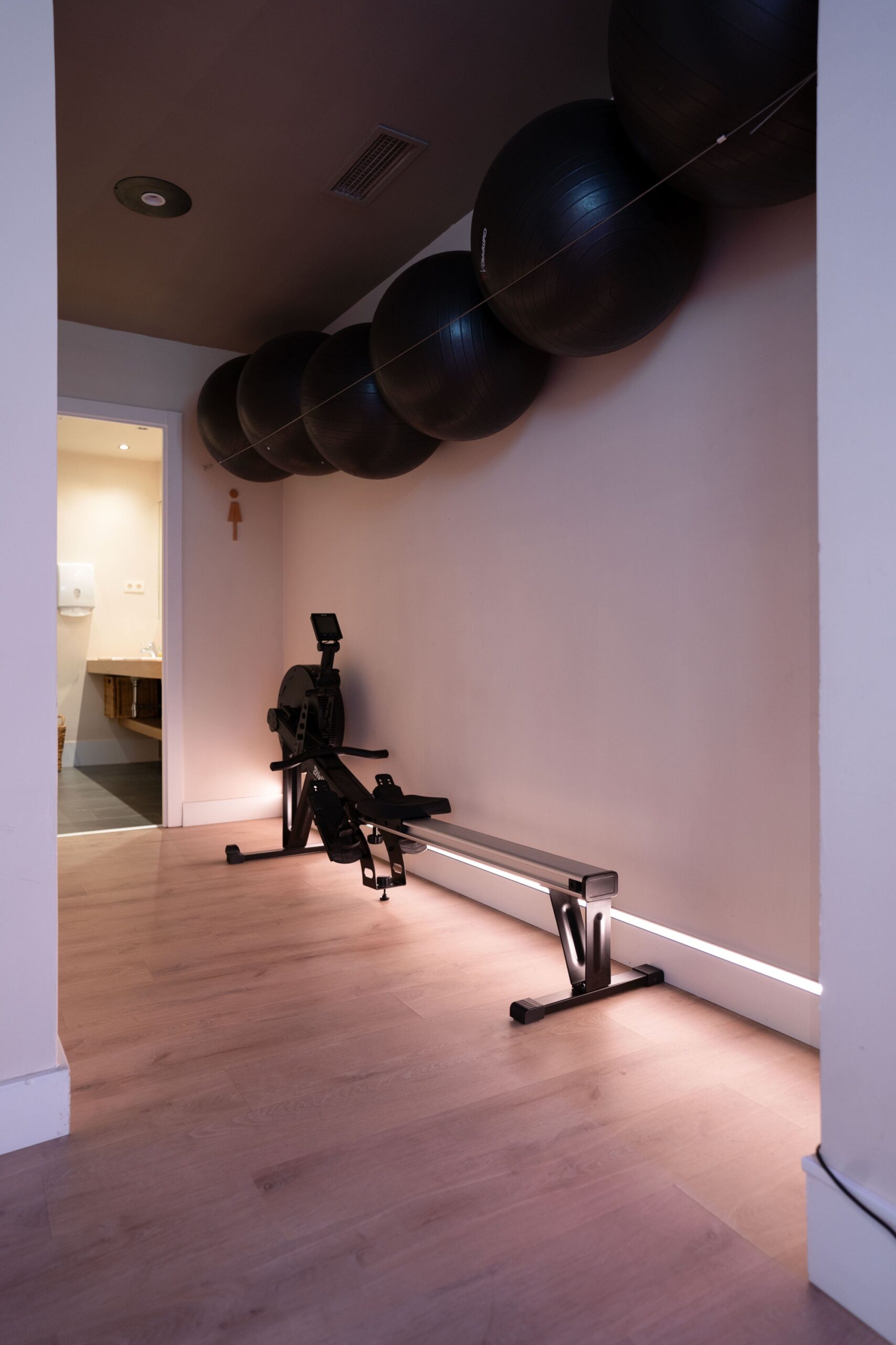 Iluminación vestuario centro de pilates