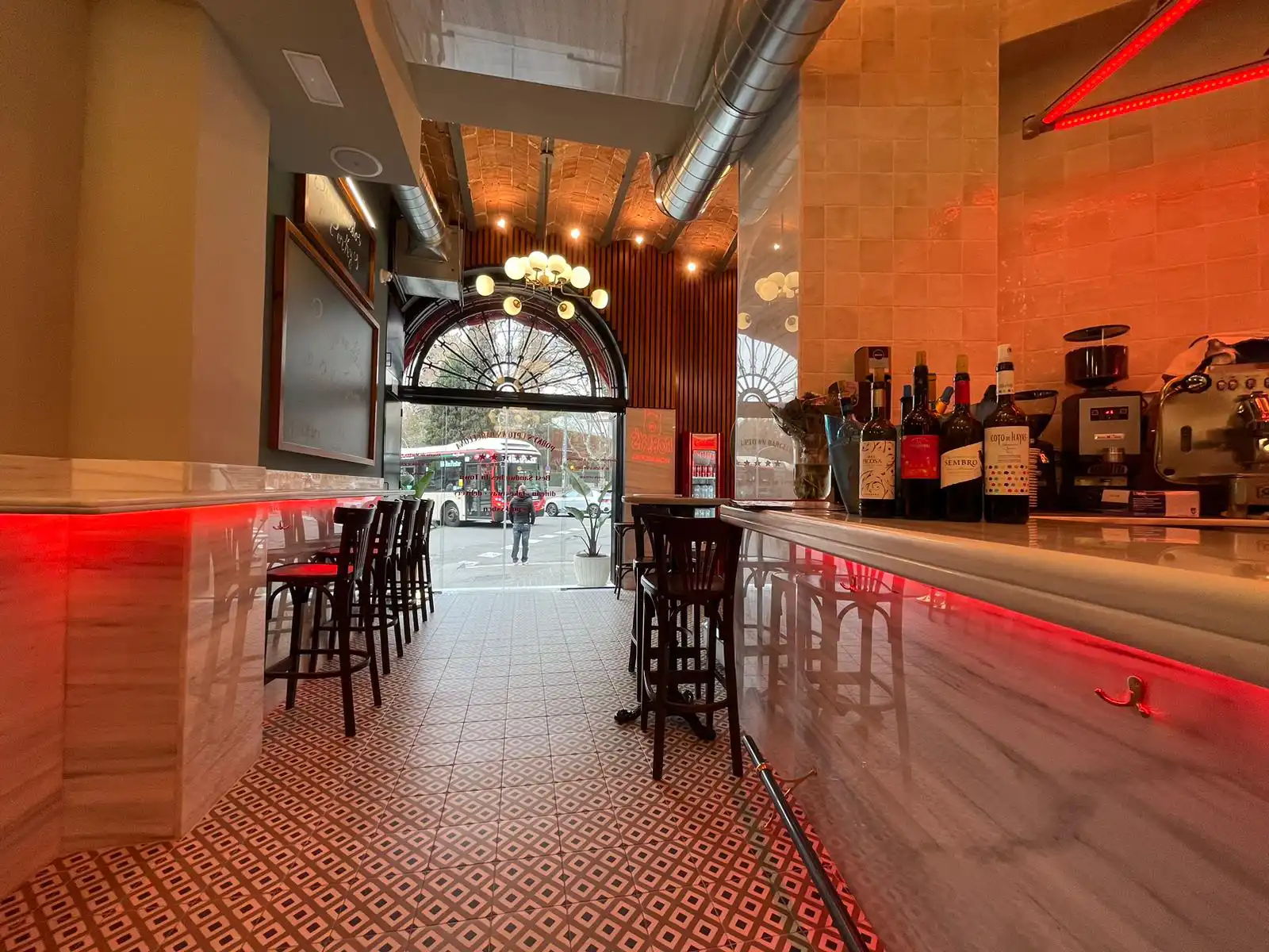 Pmini flex lf. rgbw a superficie blc suspendido bar restaurante porkys