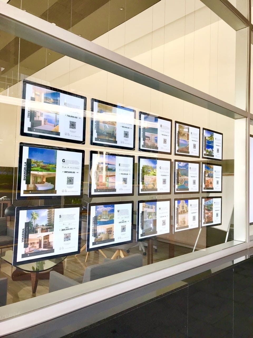 Iluminación escaparate inmobiliaria